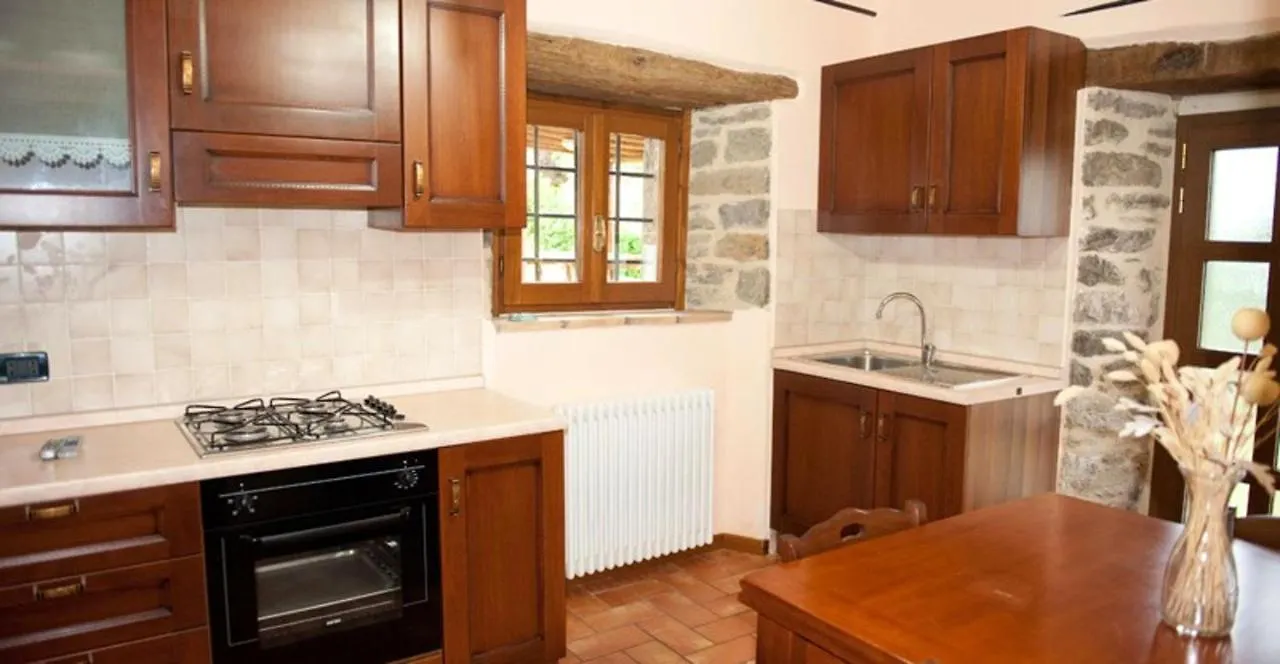 Charming Apartment In Caprese Michelangelo 30 M² With Stunning Views