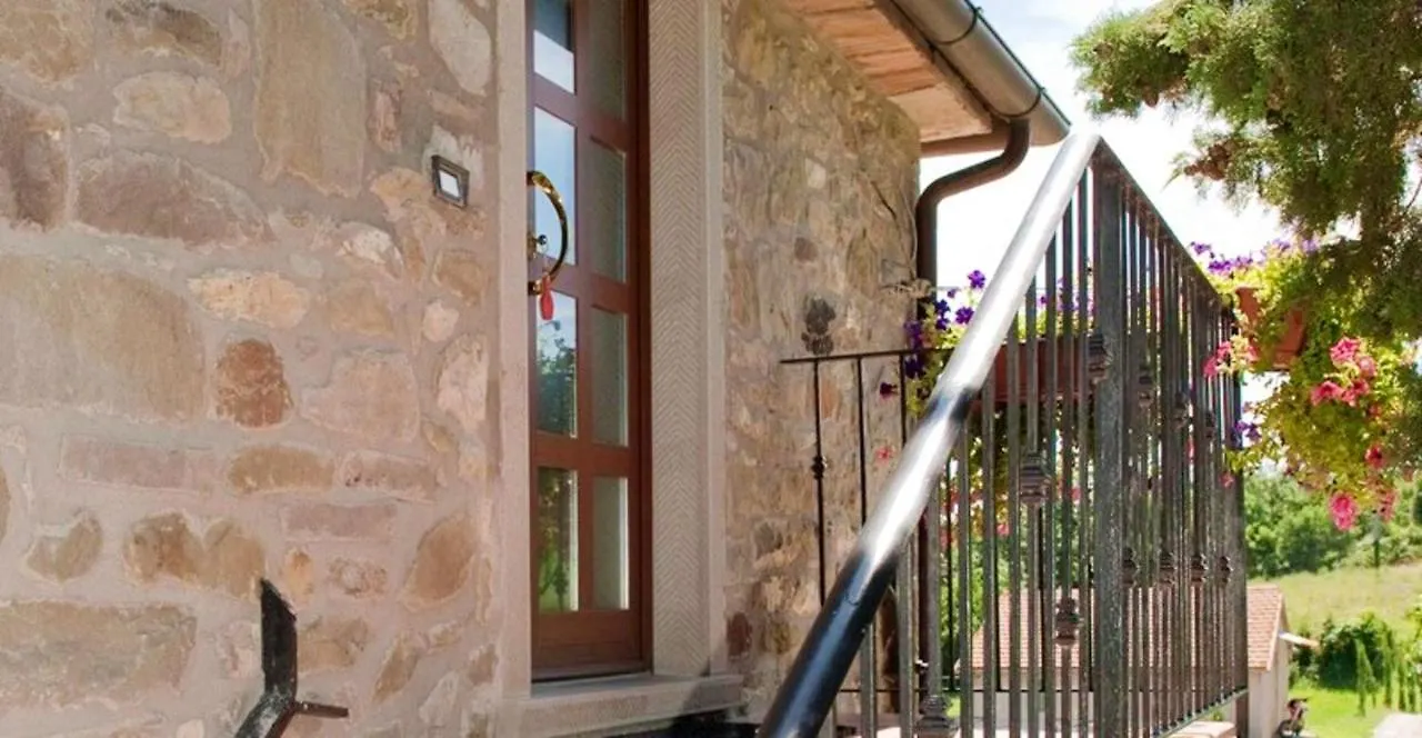 Charming Apartment In Caprese Michelangelo 30 M² With Stunning Views